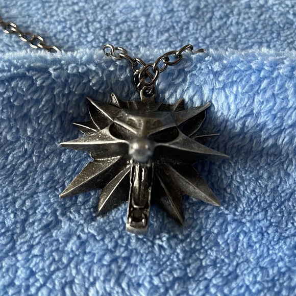 The Witcher Style Wolf’s Head Necklace - Picture 4 of 7